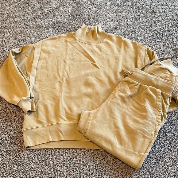 Frame Slightly Distressed Track Suit Top Size XS, Pants Size Small in EUC